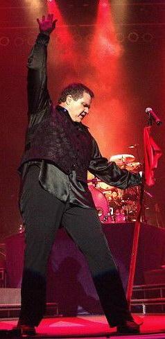 Meat_Loaf_in_performance_(New_York,_2004)